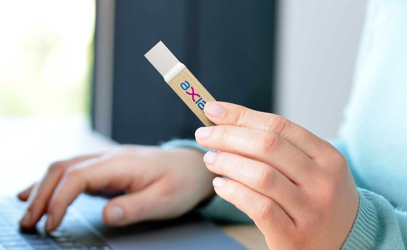 Carve - Houten USB Met Logo gallery thumbnail