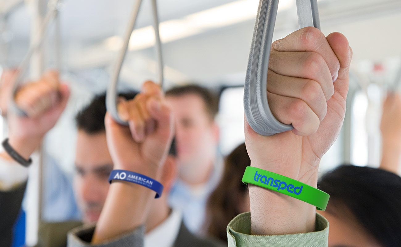 Revo - Gepersonaliseerde Silicone Wristbands gallery thumbnail