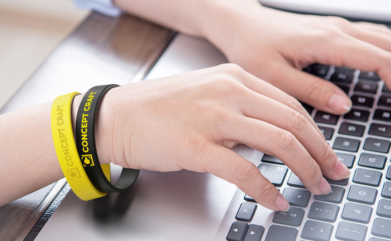Revo - Gepersonaliseerde promotie Silicone Wristbands gallery thumbnail